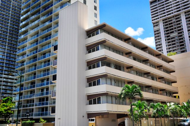 Waikiki_Holiday Surf  Suites 03